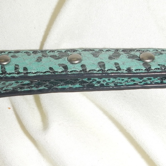 Kenneth Cole REACTION Snake-Skin Print Clutch - Picture 3 of 5